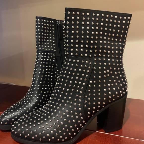 Brand New Never worn - Picture 2 of 4